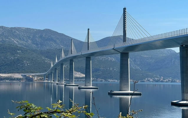 Chorvatsko - most na poloostrov Pelješac